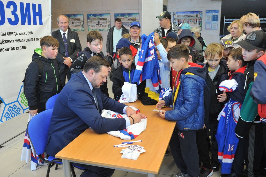 Хоккеист Андрей Зюзин провел мастер-класс для детей в Салавате Открыть в новом окне