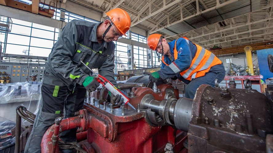 На газохимическом заводе проводится капитальный ремонт