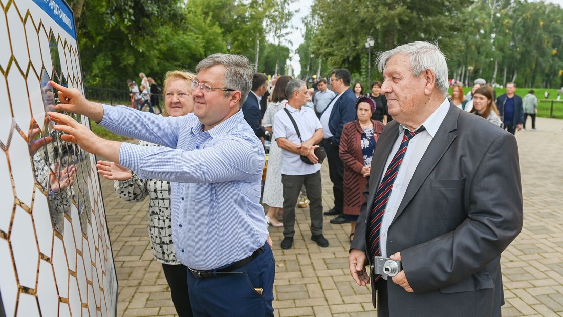 Волнительный момент нанесения фамилии на Карту династий