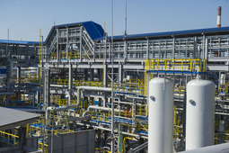 Производительность установки КЦА по сырью составляет 42 тыс. куб.метров в час.