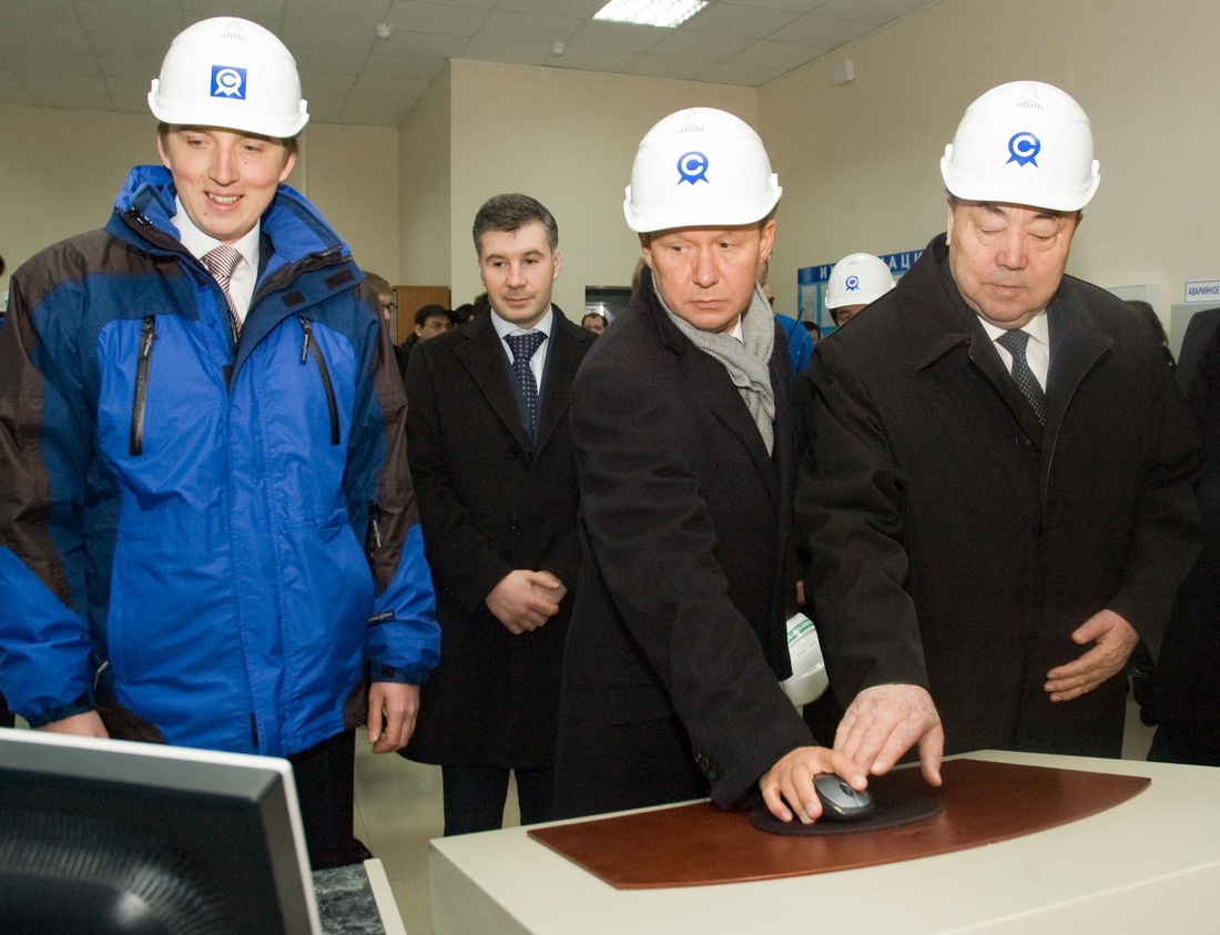 Президент Республики Башкортостан М.Г. Рахимов и Председатель Правления ОАО «Газпром» А.Б. Миллер произвели торжественный пуск установки висбрекинга на нефтеперерабатывающем заводе. 10 апреля 2009 года.